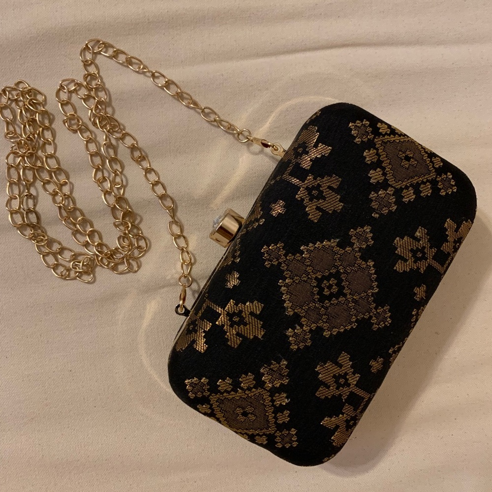 Silk embroidered evening clutch (NWOT)